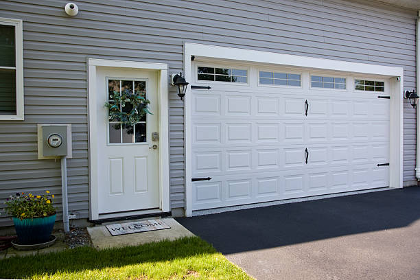 24/7 Emergency Garage Door Panel Replacement experts in Boulevard Gardens, FL